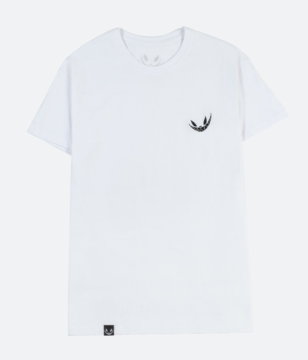 playera blanca marca MadkAt